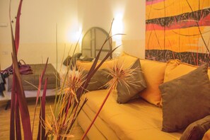 Flat-screen TV - Hotel Novecento (Rome)