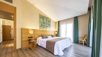 Habitació clàssica, 2 llits individuals | Minibar, caixa forta a l'habitació i escriptori