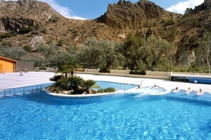 Piscina interna, piscina externa