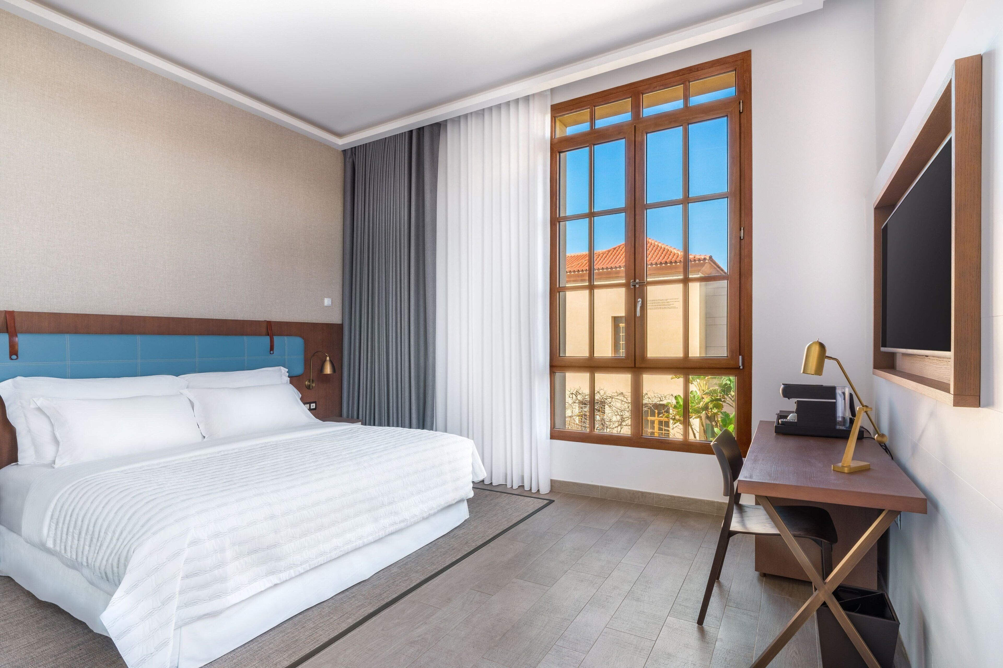 Deluxe Room, 1 King Bed, Garden View | Premium bedding, down comforters, minibar, in-room safe