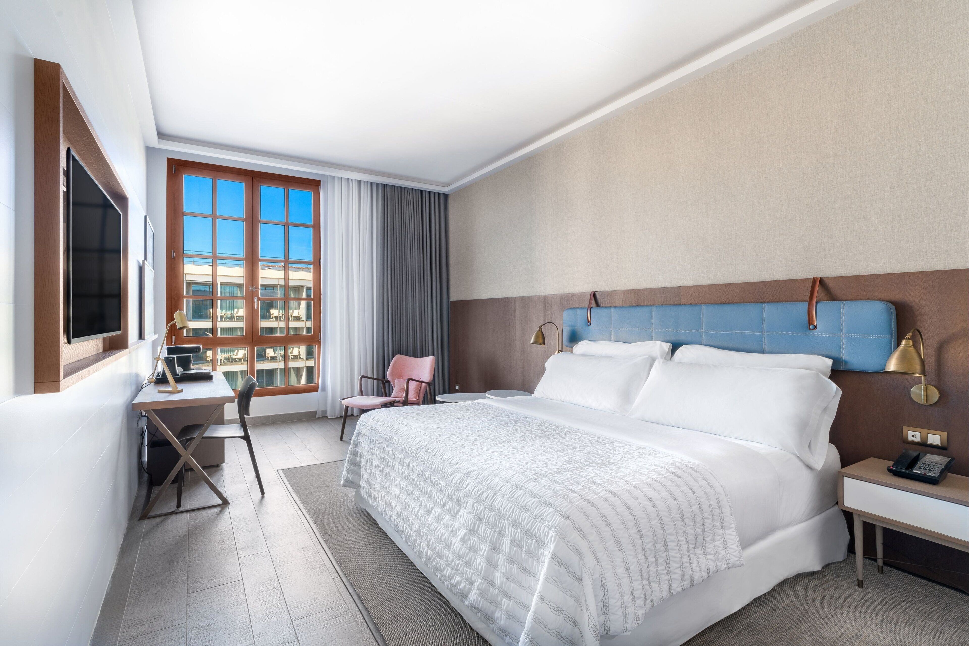 Superior Room, 1 King Bed, Partial Sea View | Premium bedding, down comforters, minibar, in-room safe