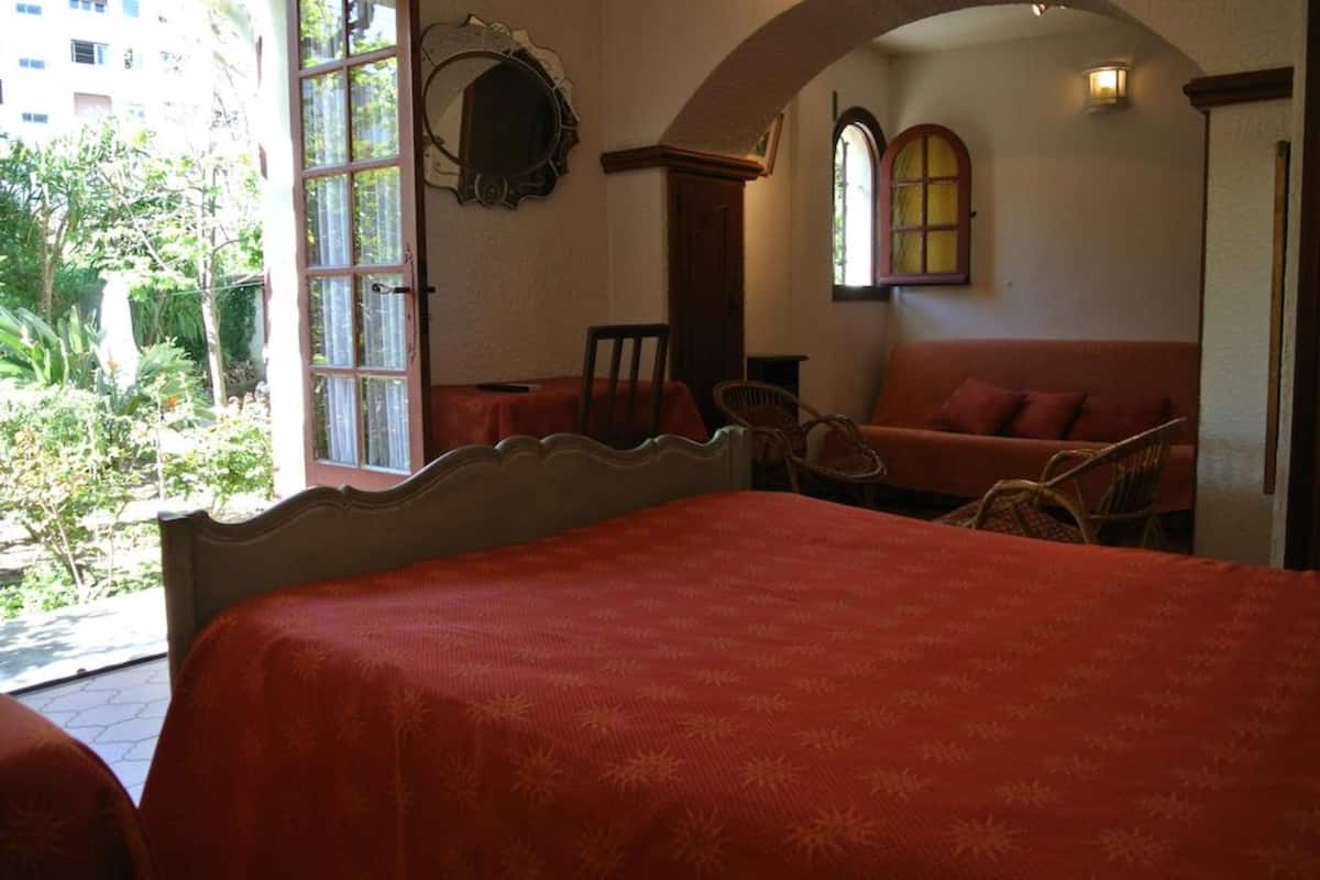 Triple Room | Premium bedding, desk, blackout drapes, cribs (free)