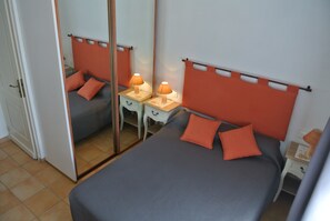 Habitación doble | Ropa de cama de alta calidad y decoración individual