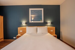 Desk, blackout drapes, free WiFi, bed sheets