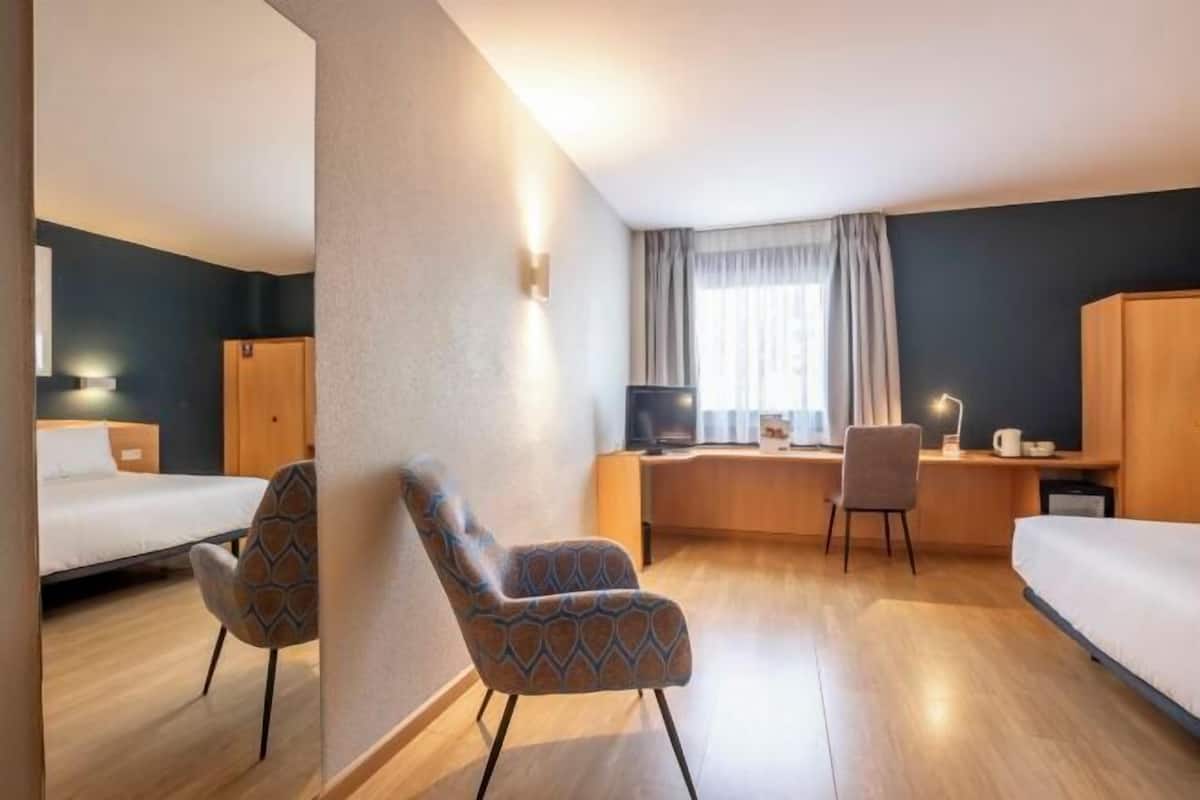 Desk, blackout curtains, free WiFi, bed sheets