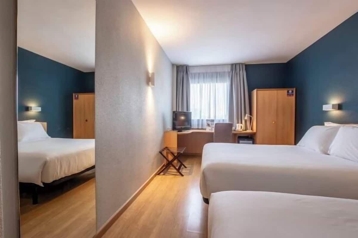 Desk, blackout curtains, free WiFi, bed sheets