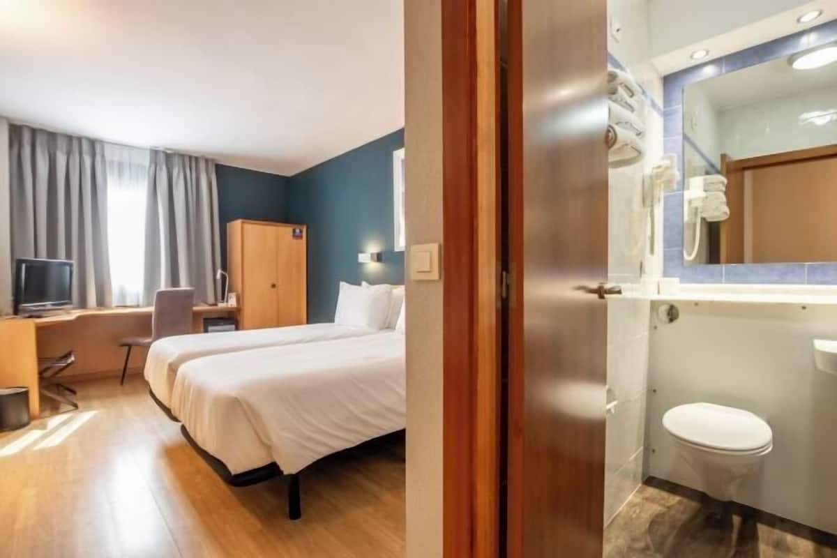Desk, blackout curtains, free WiFi, bed sheets