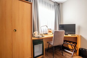 1 bedroom, desk, blackout curtains, free WiFi