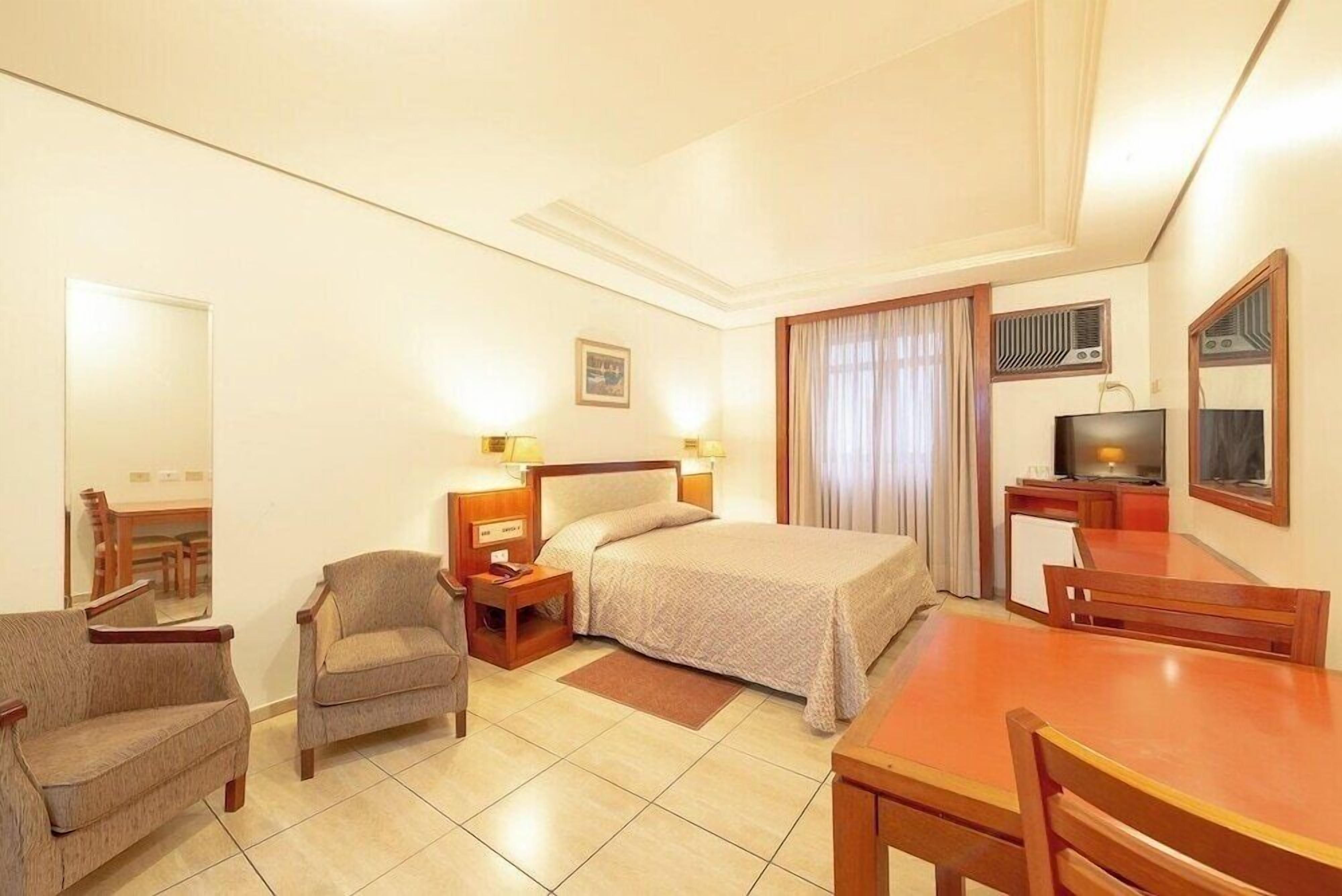 Minibar, free WiFi