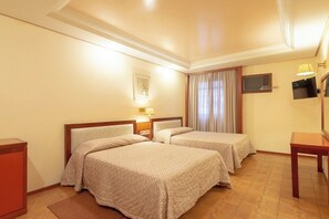 Deluxe Quadruple Room | Minibar, free WiFi - Real Castilha Hotel (São Paulo)