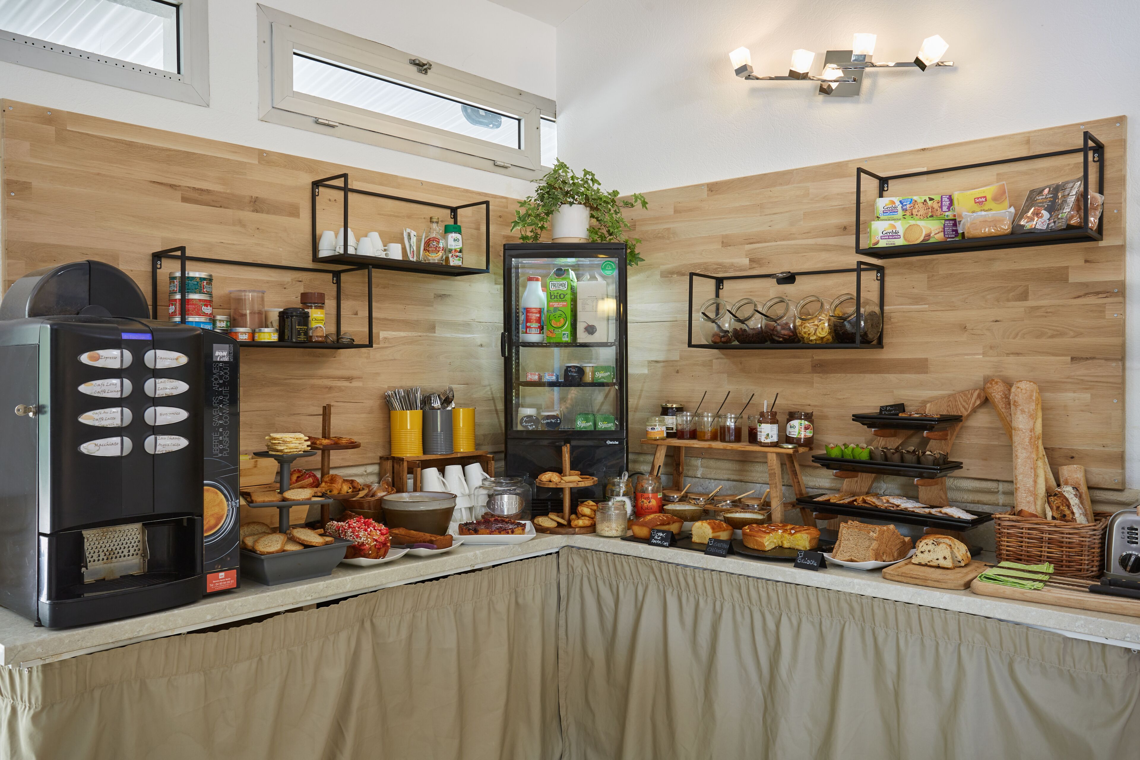 daily buffet breakfast (eur 20 per person)