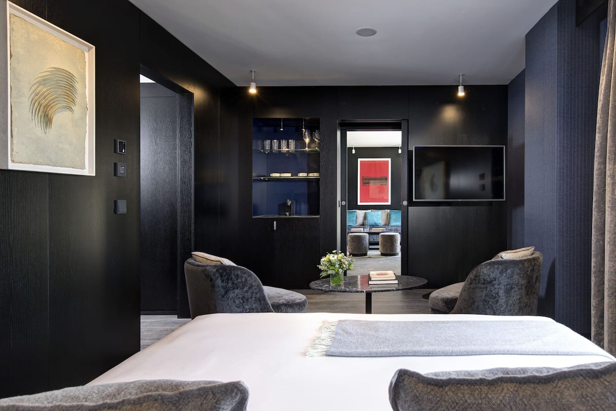 1 Schlafzimmer, hochwertige Bettwaren, Minibar, Zimmersafe