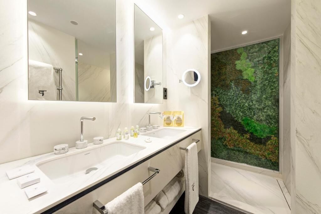 shower, rainfall showerhead, free toiletries, hair dryer