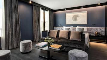 Deluxe Attic Room | Sengetøy av topp kvalitet, minibar, safe på rommet og lydisolert