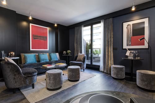 Premium bedding, minibar, in-room safe, soundproofing