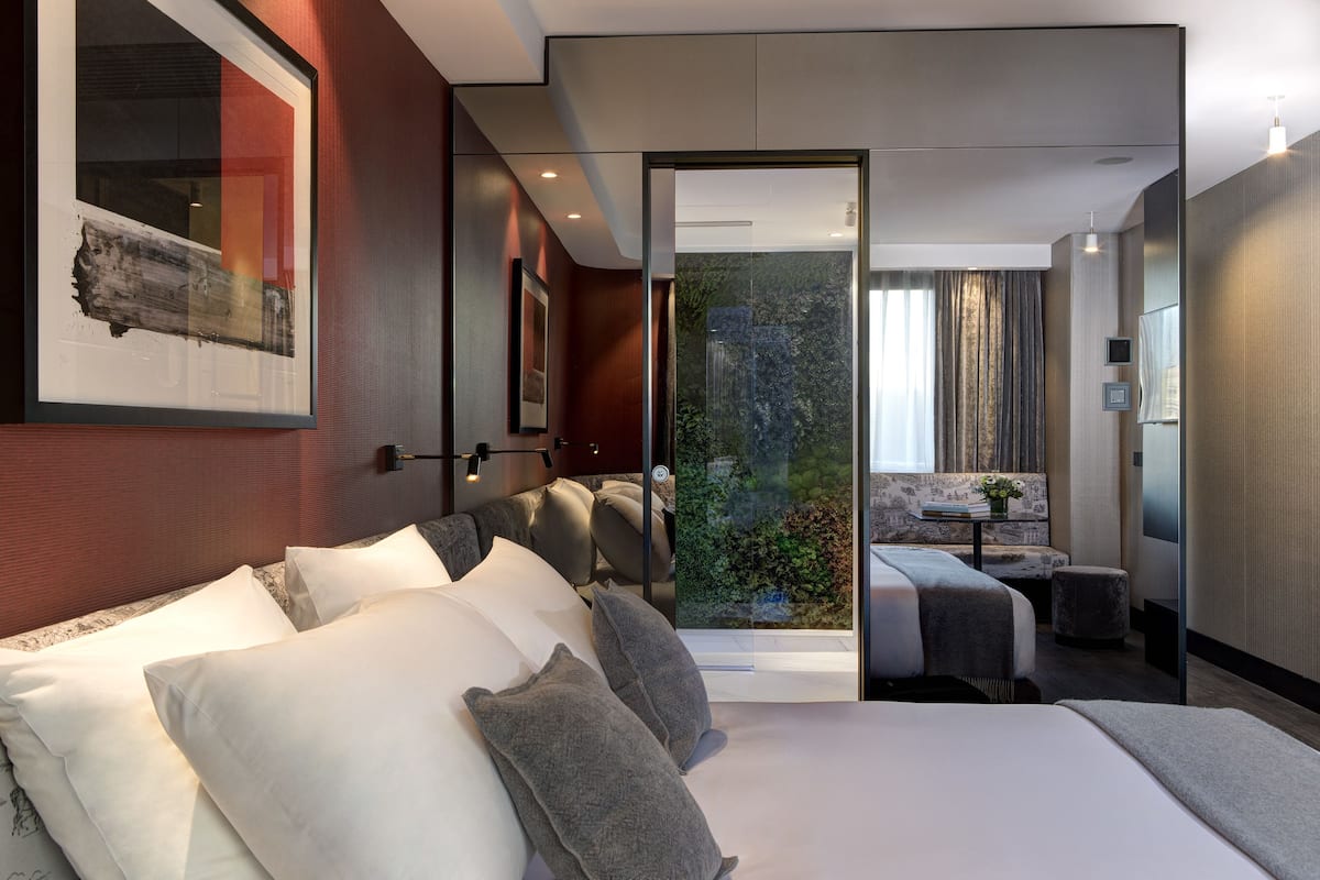 Premium bedding, minibar, in-room safe, soundproofing