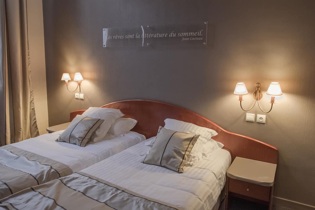 Premium bedding, in-room safe, desk, iron/ironing board