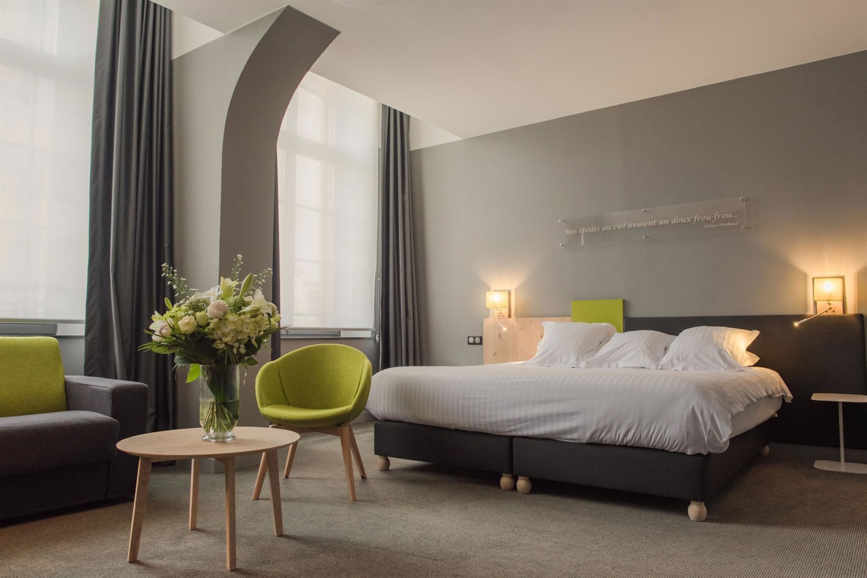 Luxe beddengoed, een kluis op de kamer, een bureau