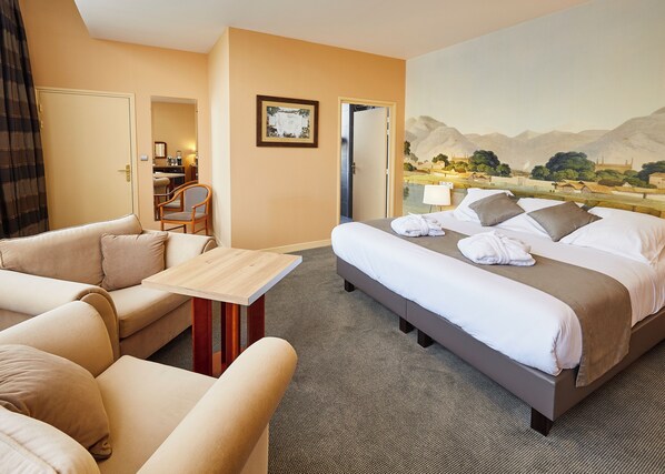 Junior Suite, 1 King Bed, Non Smoking (Twin bed on request)