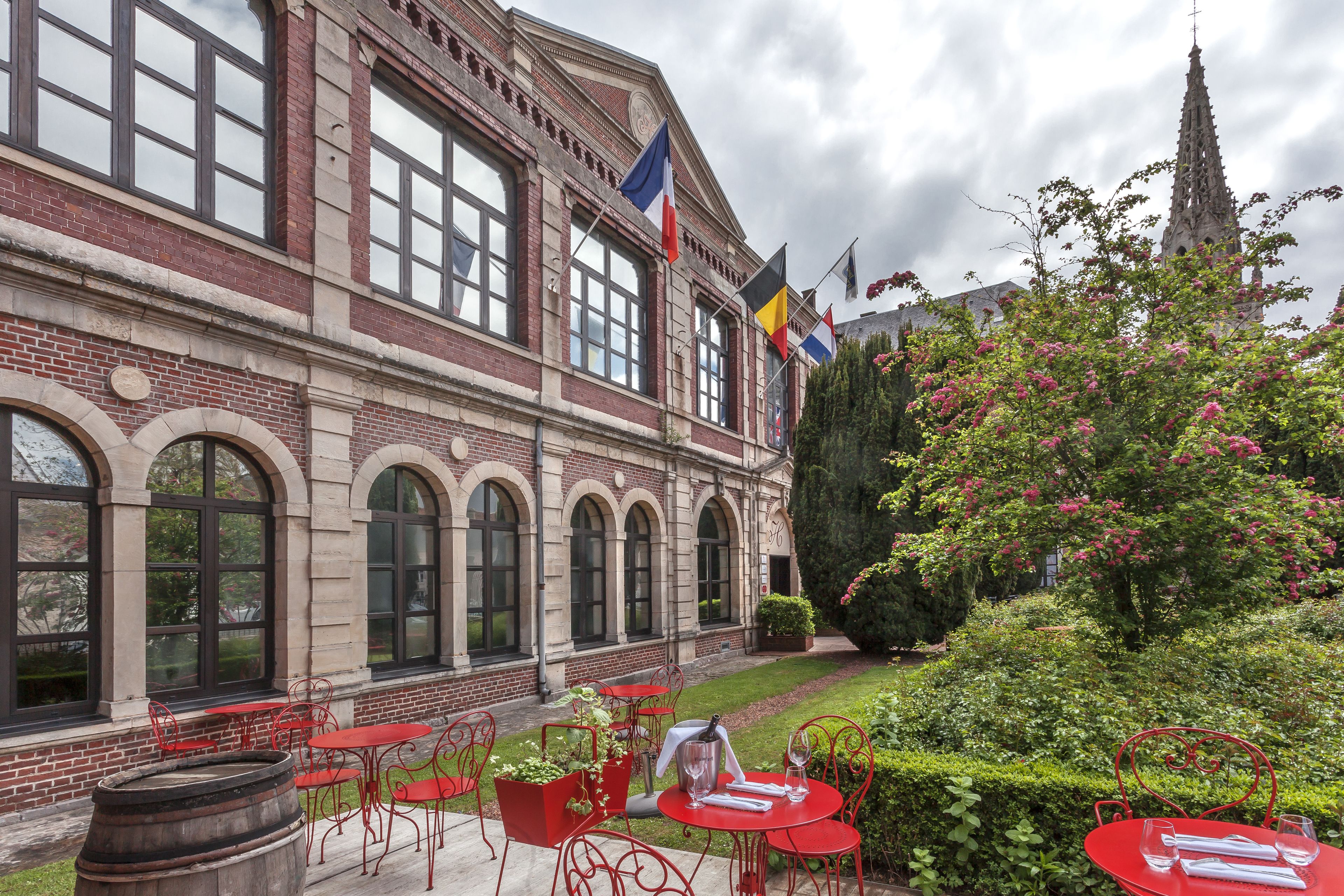 lunch and dinner served, french cuisine