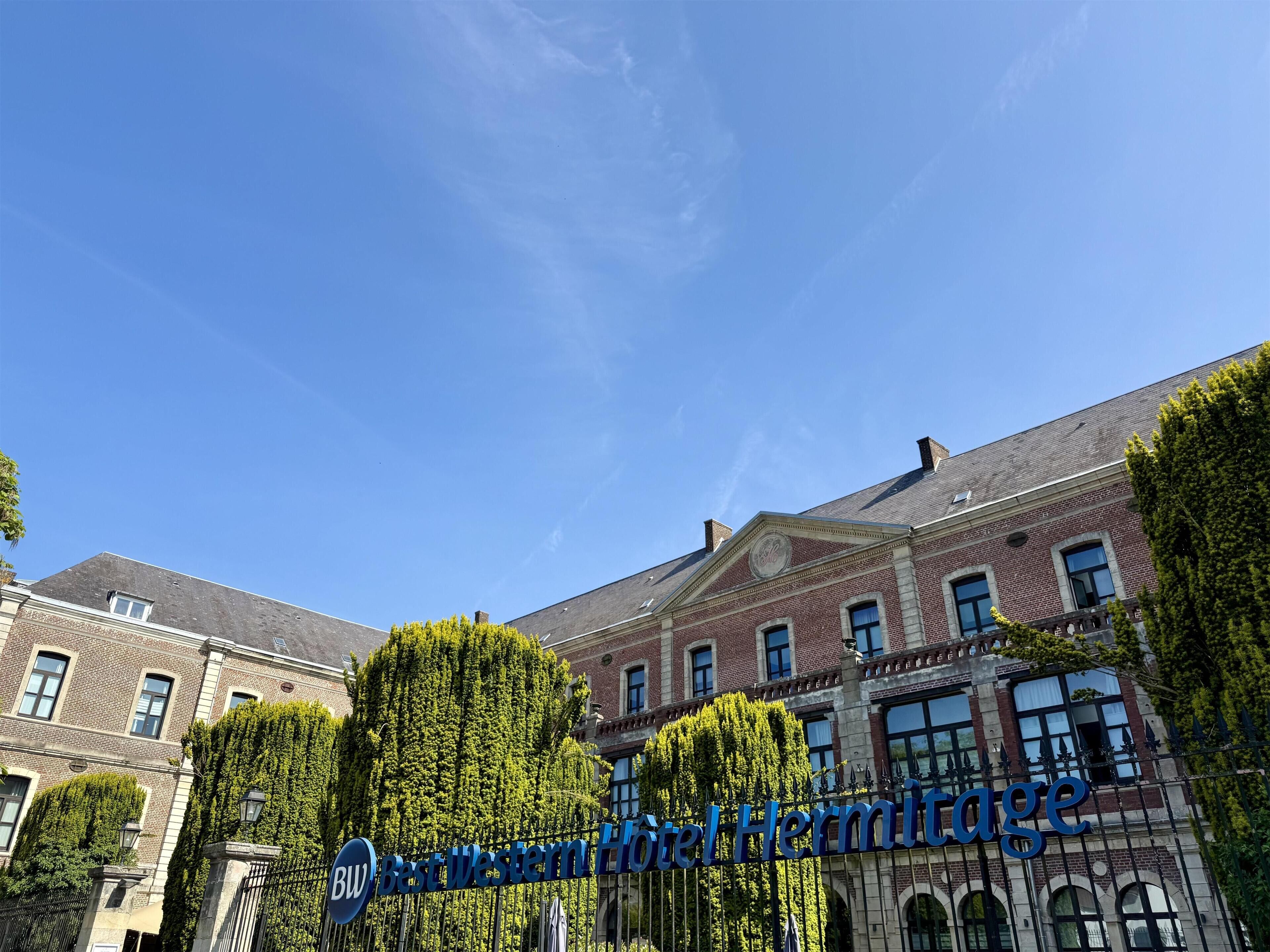 المنشأة من الخارج