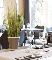 供应早餐和晚餐