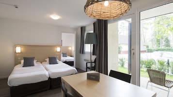 Cortinas blackout, tabla de planchar con plancha y wifi gratis