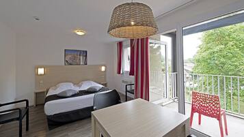 Studio – comfort | Blendingsgardiner, strykejern/-brett og wi-fi (inkludert)