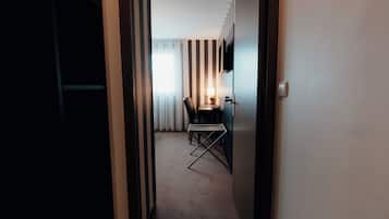 Comfort Twin Room, 2 Twin Beds | In-room safe, desk, free cribs/infant beds, free WiFi
