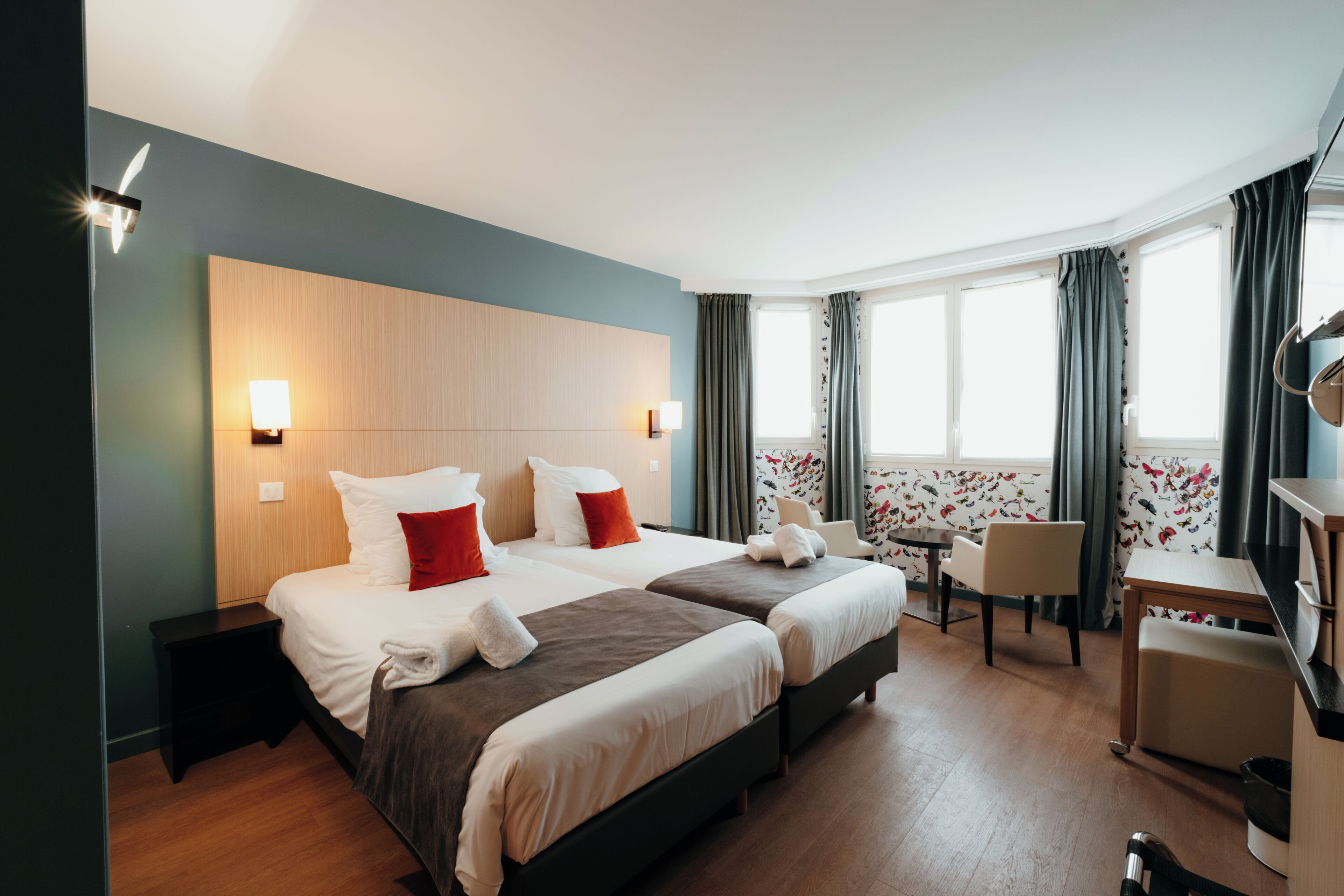 comfort twin room, 2 single beds | in-room safe, desk, free cots/infant beds, free wifi