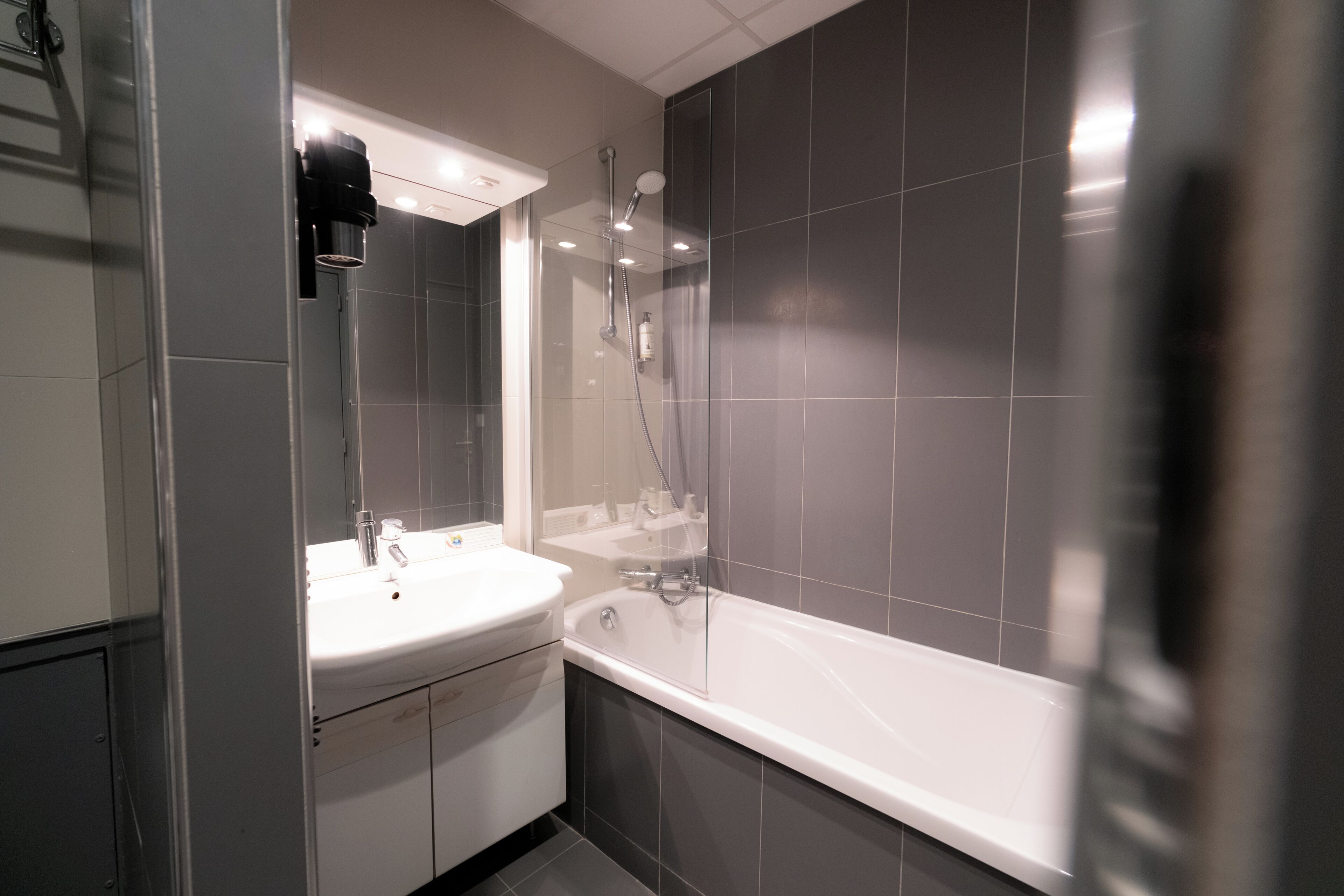 superior double or twin room | bathroom | free toiletries, hair dryer, towels