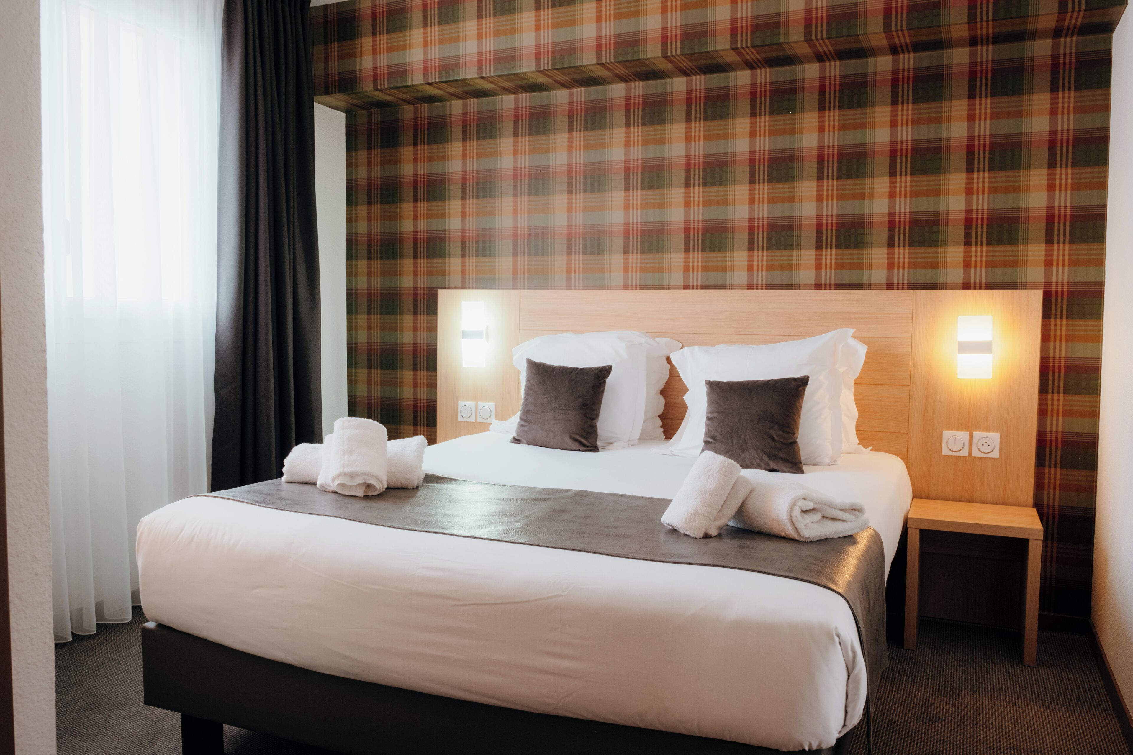 standard double room | in-room safe, desk, free cots/infant beds, free wifi