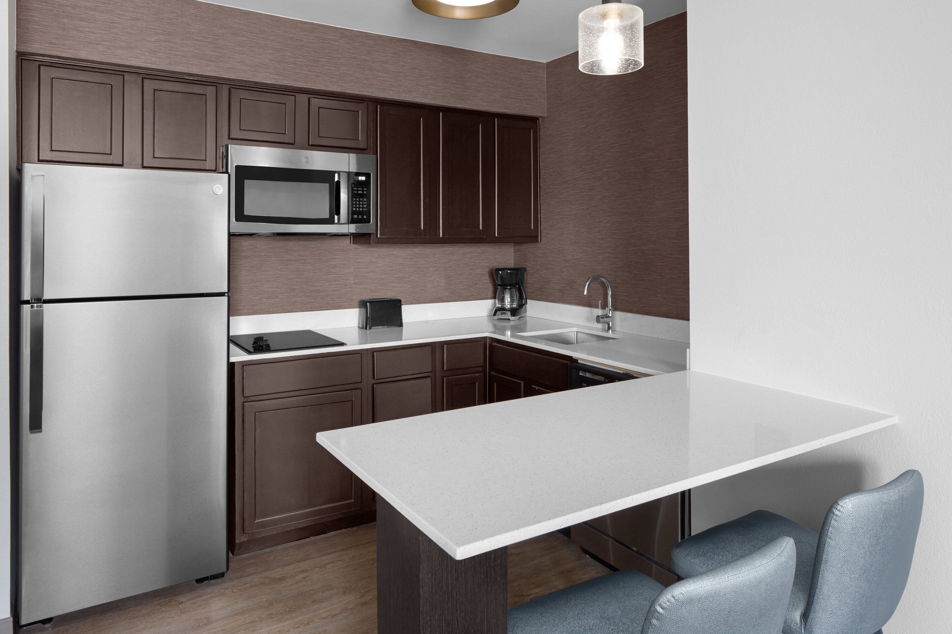 fridge, microwave, stovetop, dishwasher