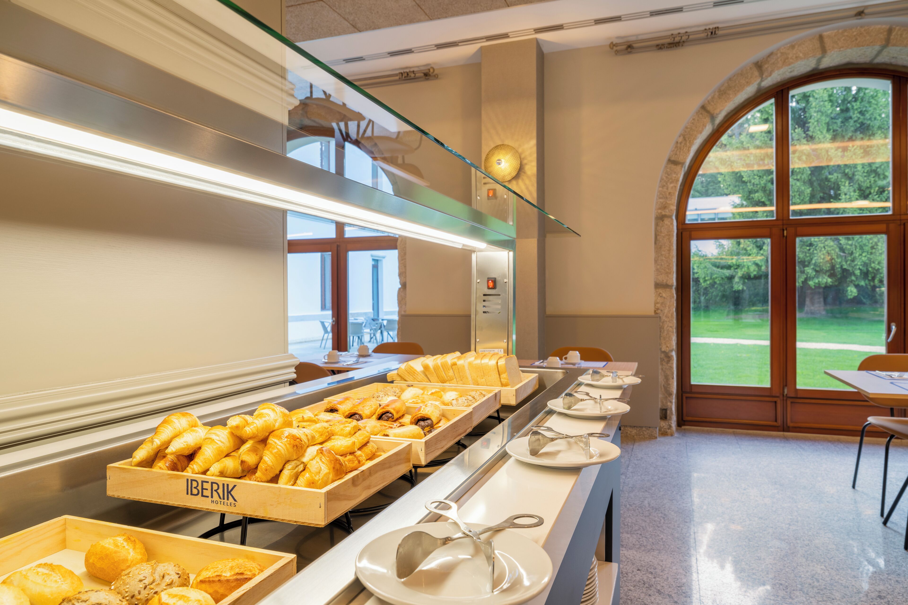 Café da manhã com buffet todos os dias mediante uma taxa