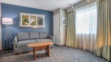 1 Schlafzimmer, hochwertige Bettwaren, Schreibtisch