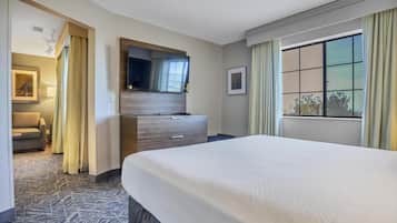 1 bedroom, premium bedding, desk, laptop workspace