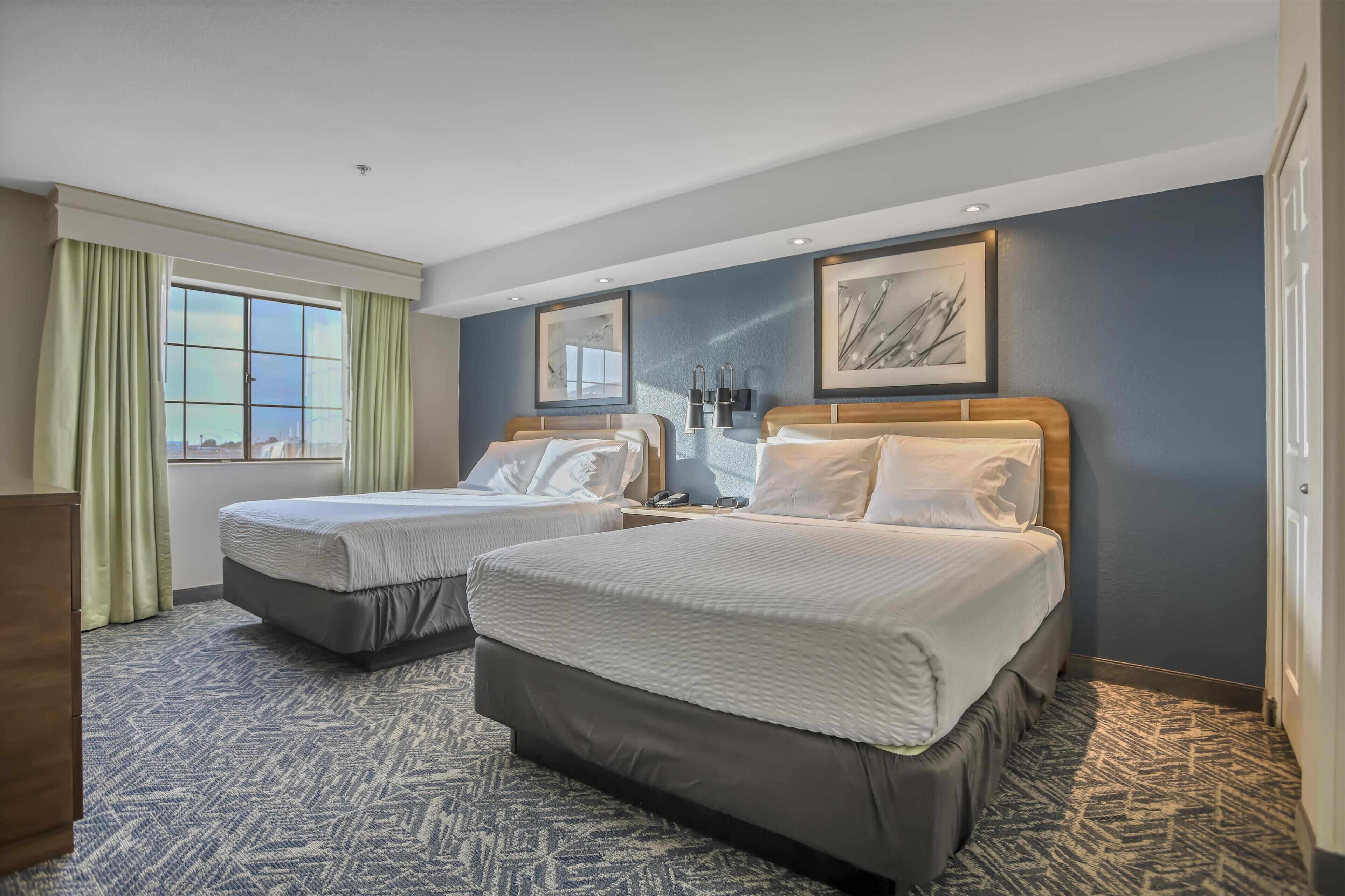 Suite, 2 Queen-Betten, Nichtraucher, Kühlschrank und Mikrowelle (Living Room;with Sofabed)