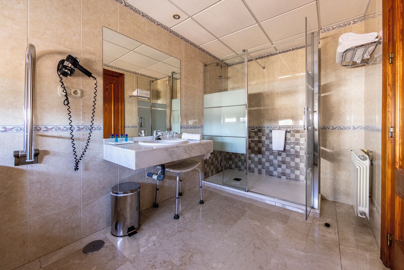 twin room | bathroom | free toiletries, hair dryer, bidet, towels