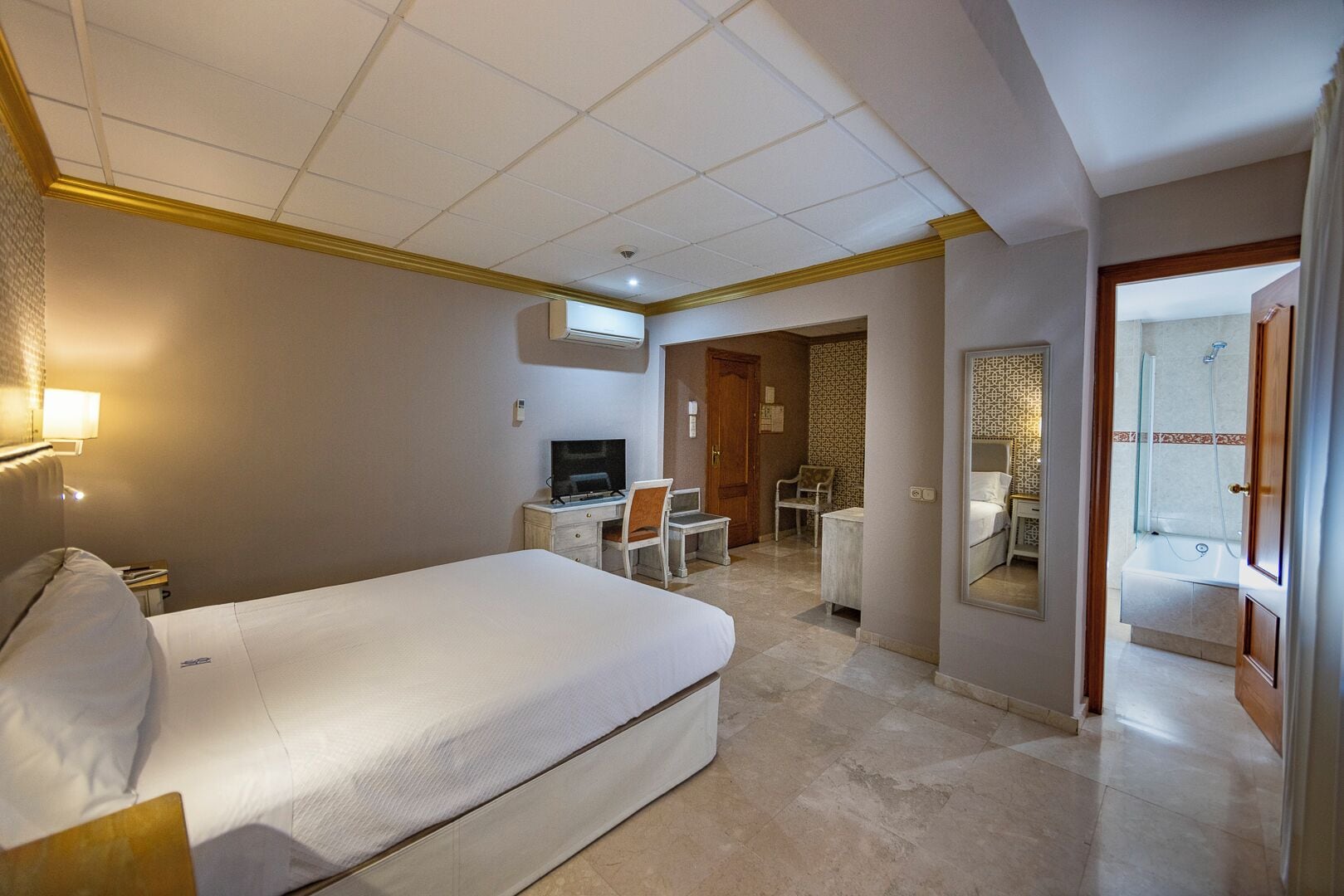 double room | desk, free cots/infant beds, rollaway beds, free wifi