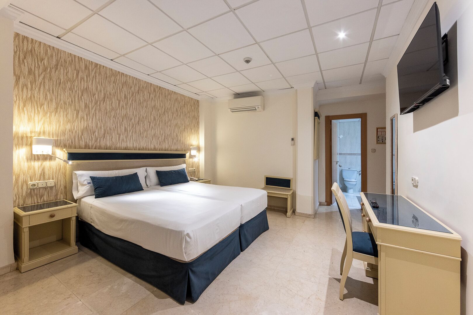 twin room | desk, free cots/infant beds, rollaway beds, free wifi