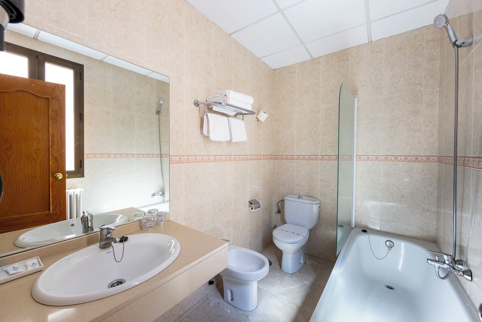 twin room | bathroom | free toiletries, hair dryer, bidet, towels