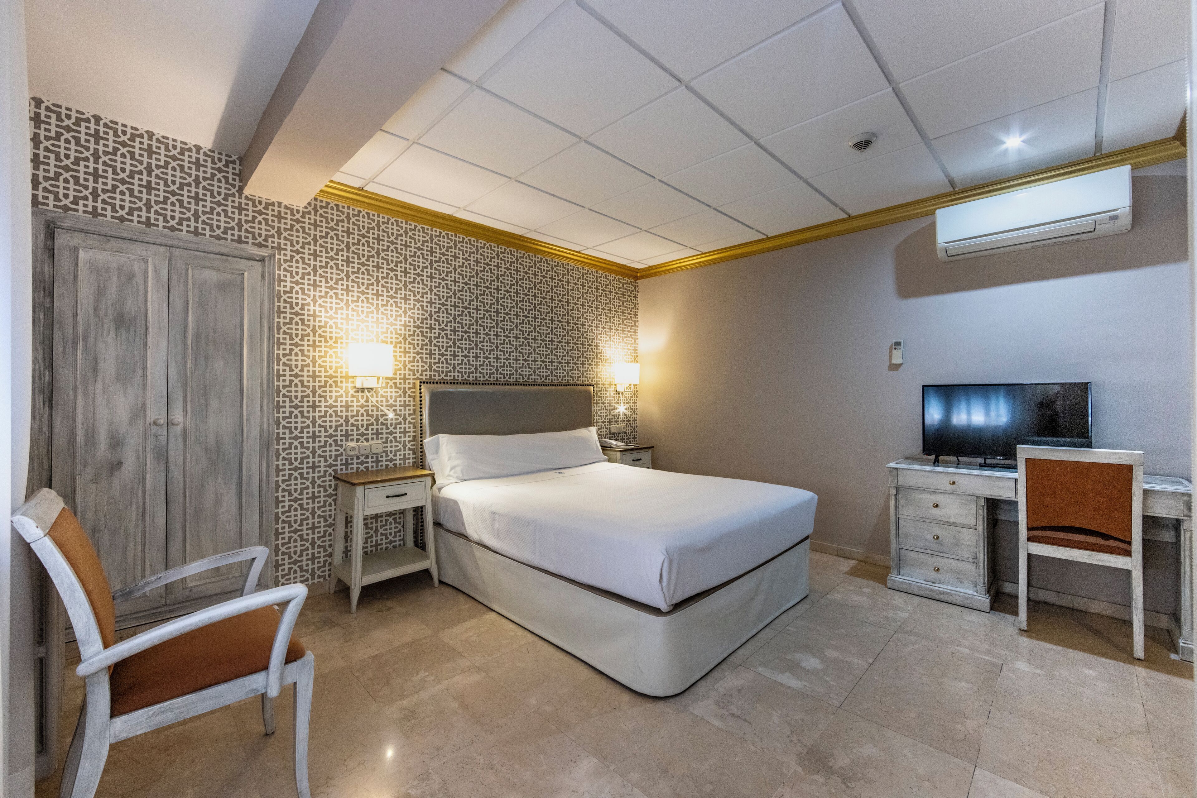 Desk, free cots/infant beds, rollaway beds, free WiFi