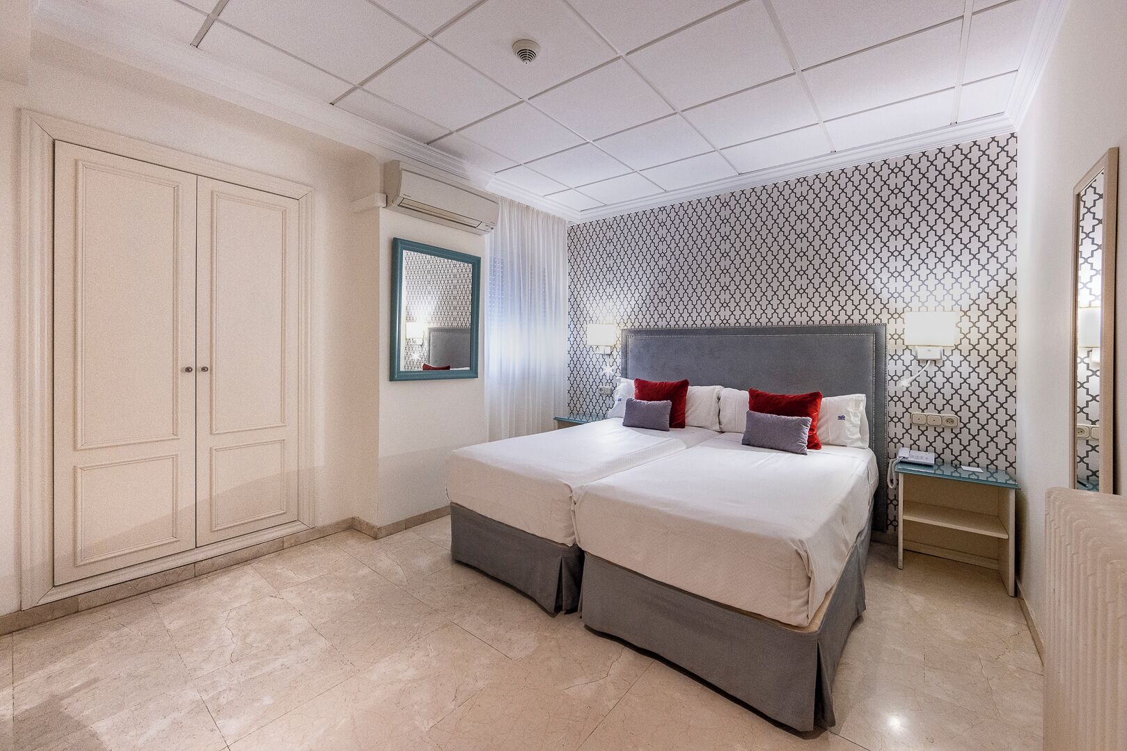 twin room | desk, free cots/infant beds, rollaway beds, free wifi