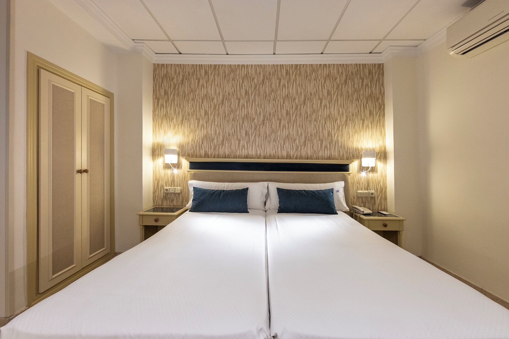 twin room | desk, free cots/infant beds, rollaway beds, free wifi