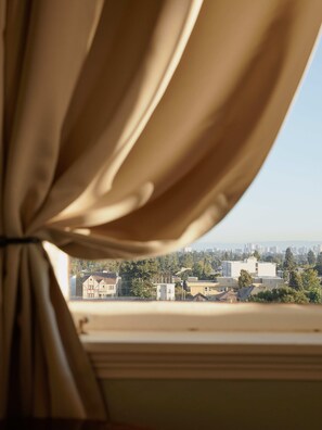 Premium bedding, individually decorated, iron/ironing board, free WiFi