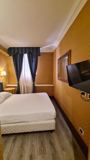 Chambre de base, non-fumeur | Rideaux d’obscurcissement, fer et planche à repasser