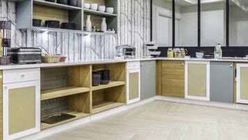 Daily buffet breakfast (EUR 18.00 per person)