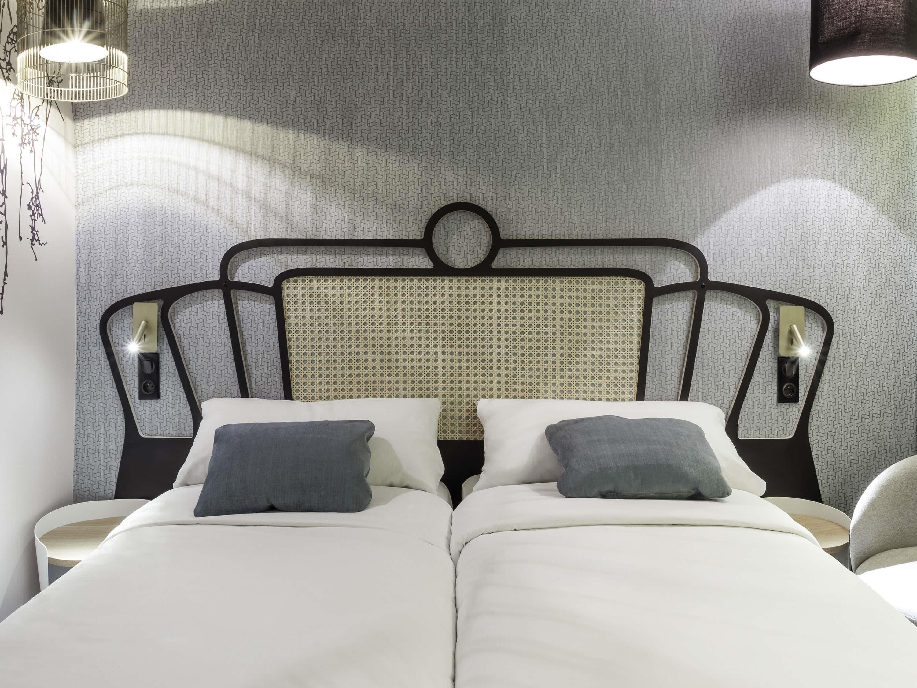 Chambre classique avec lits jumeaux, 2 lits jumeaux | Literie de qualité, bureau, rideaux d’obscurcissement
