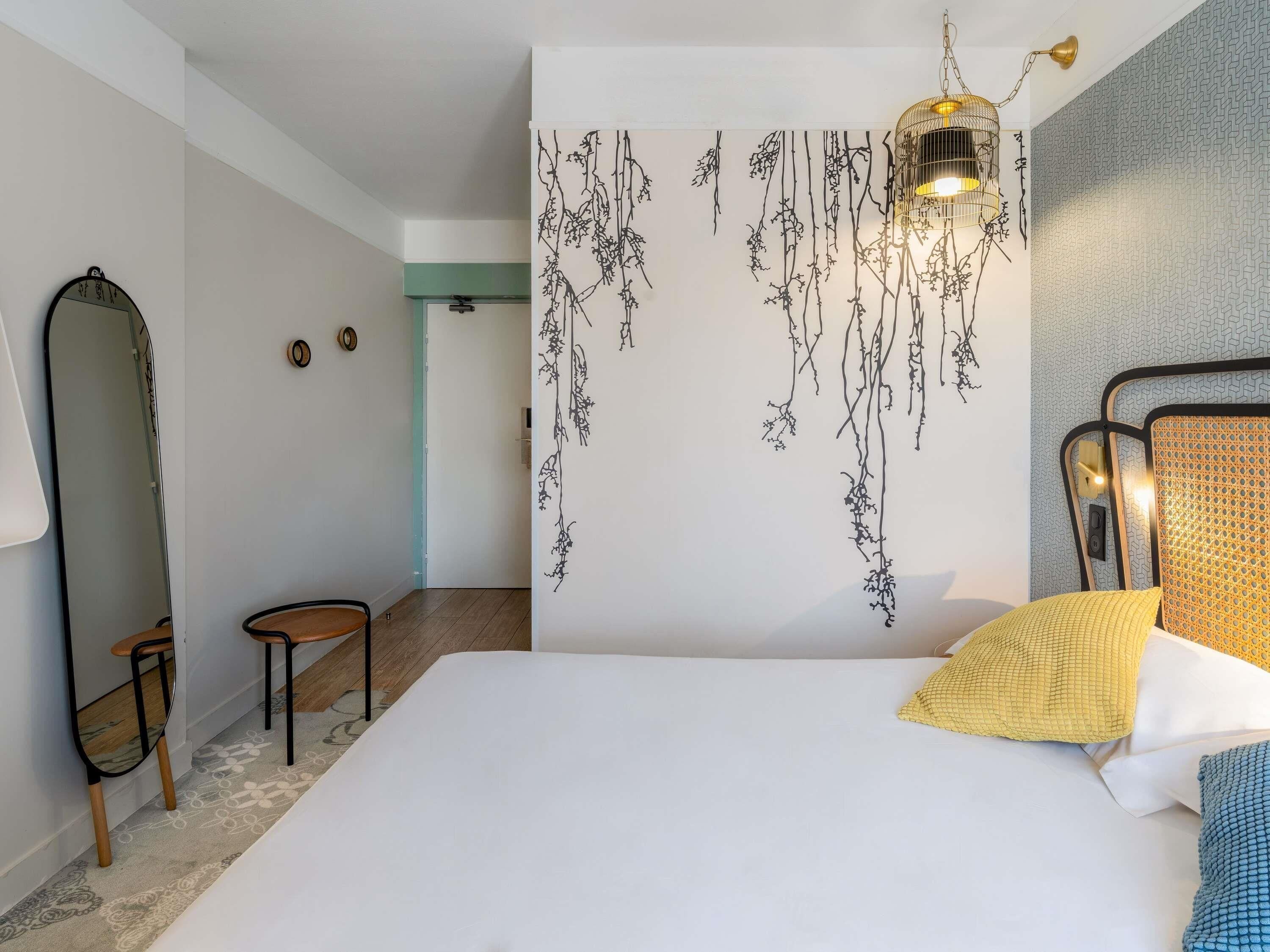 Ropa de cama de alta calidad, escritorio y cortinas blackout 