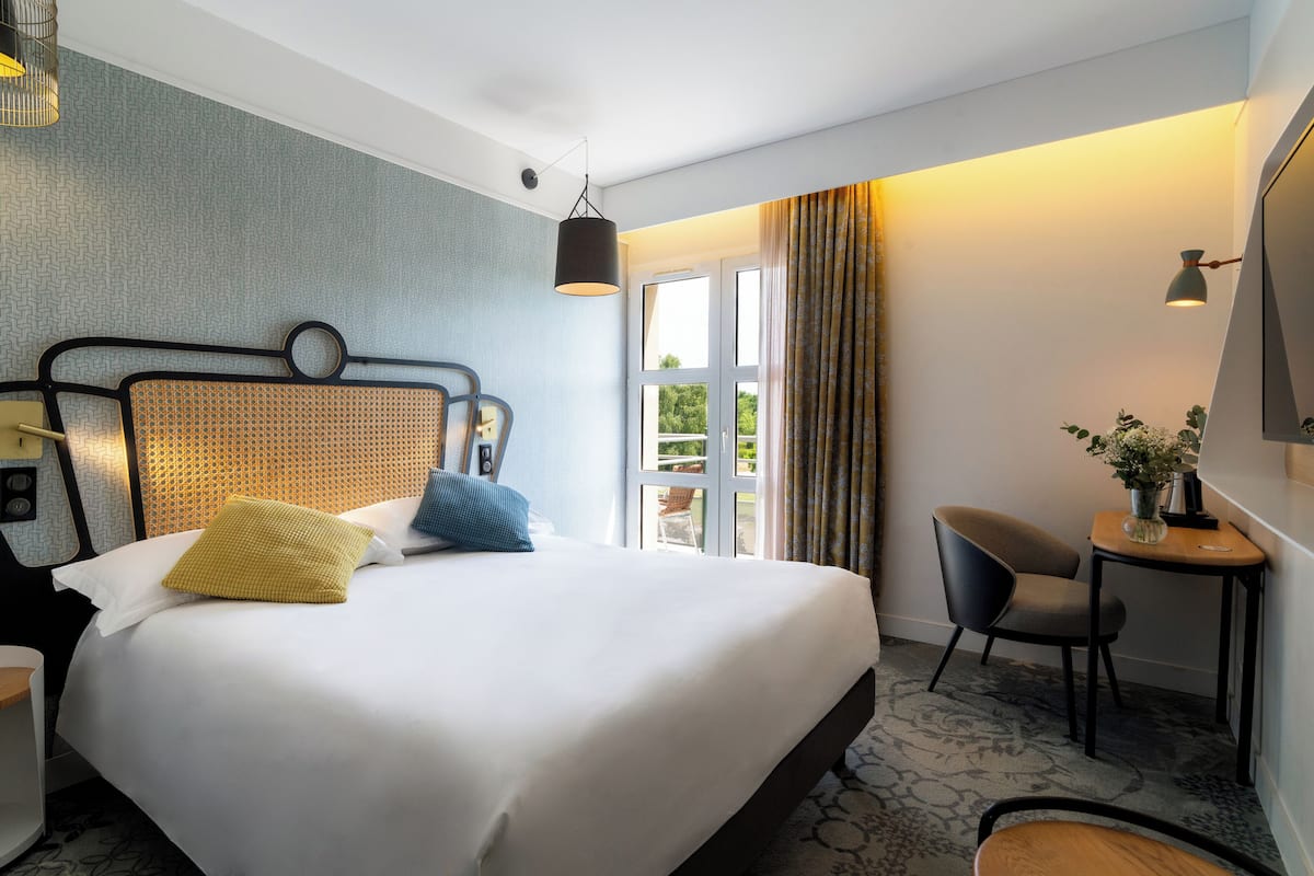 Classic Room, 1 Double Bed (Golf course view) | Premium bedding, desk, blackout drapes, soundproofing